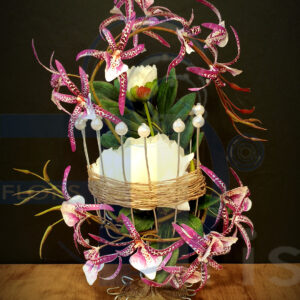 Composición Exclusiva con Orquídeas Araña y Peonías | Arte Floral Artesanal